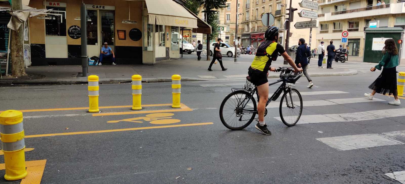 Fahrradfreundliche Städte. Paris hat während Corona mehr Fahrradspuren eingerichtet, sowie das generelle Fahrtempo auf 30 Kmh beschränkt.
